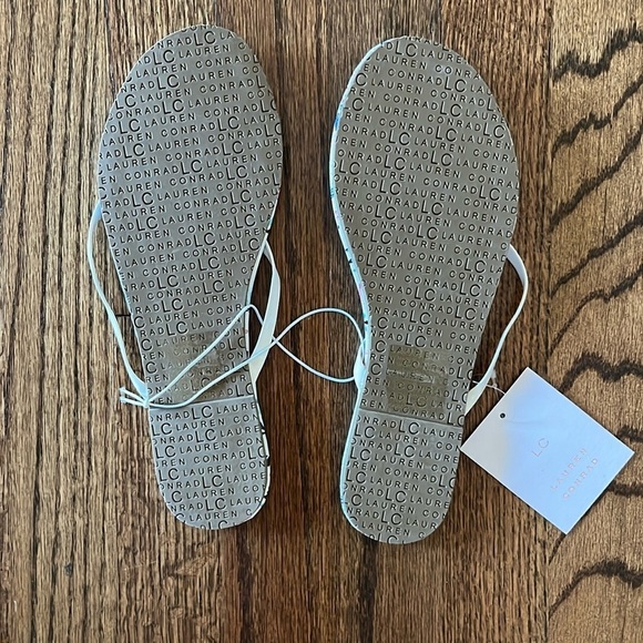 🆕 Lauren‎ Conrad Flip Flop Sandals Pineapples Casual Flats White Size 8 - Picture 4 of 4